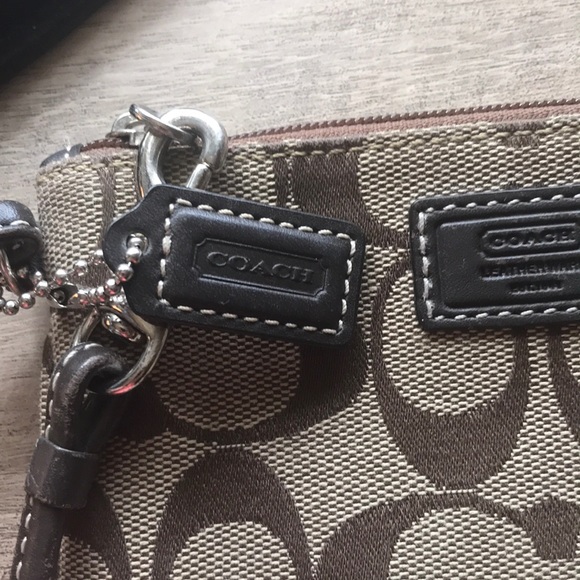 Coach wristlet - Picture 3 of 5